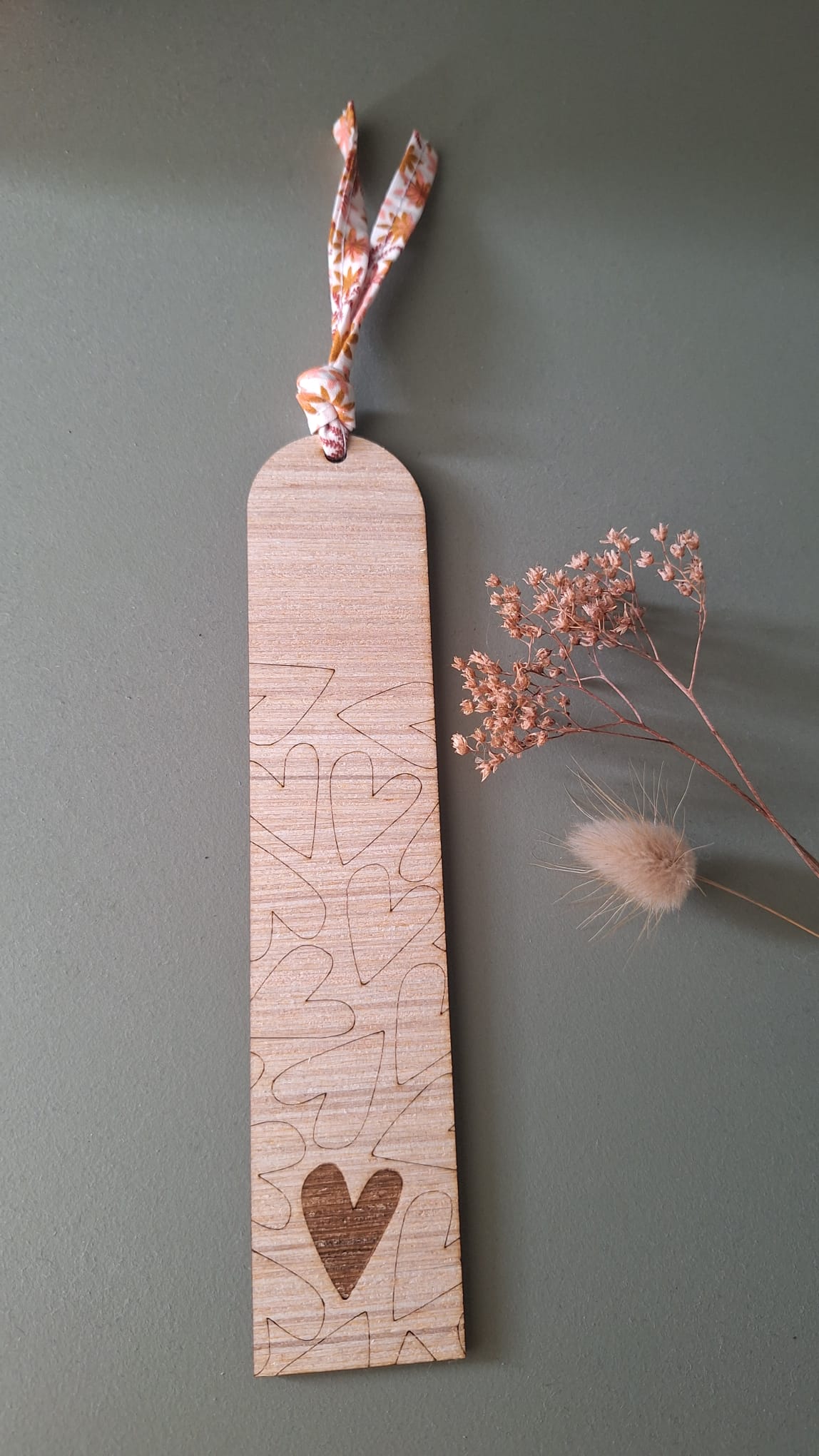 marque-page cœur en bois gravé